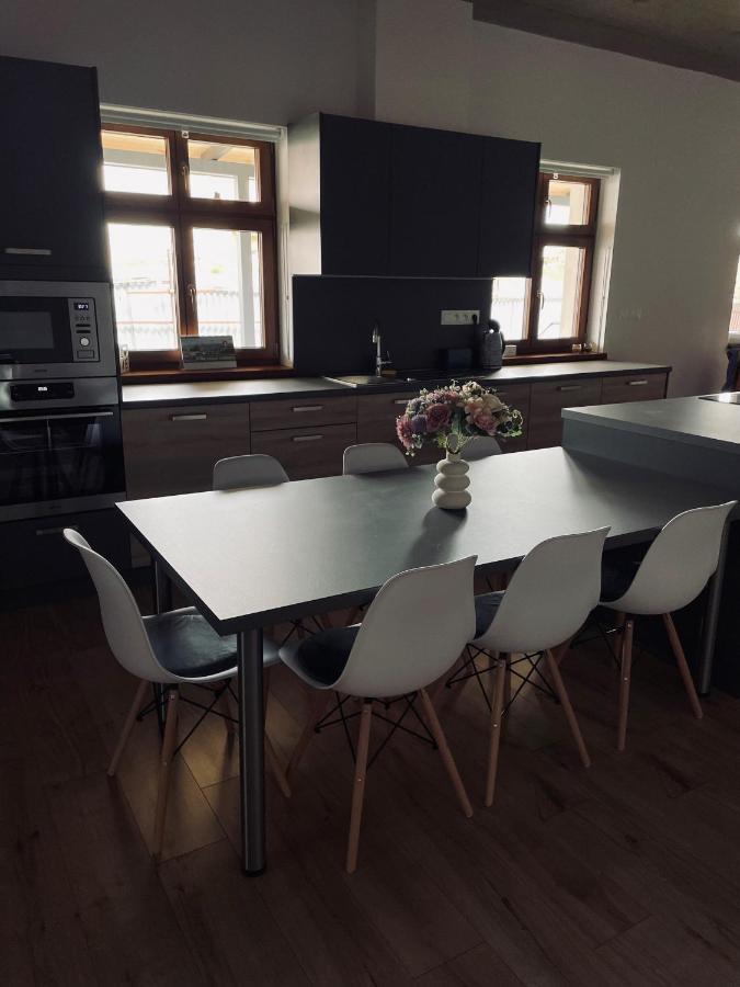 Apartmany 400 เวลคา ลอมนิตซา ภายนอก รูปภาพ