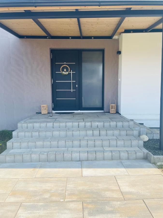 Apartmany 400 เวลคา ลอมนิตซา ภายนอก รูปภาพ
