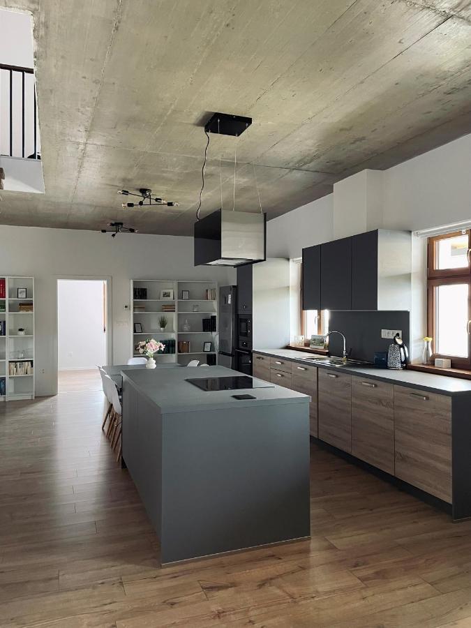 Apartmany 400 เวลคา ลอมนิตซา ภายนอก รูปภาพ